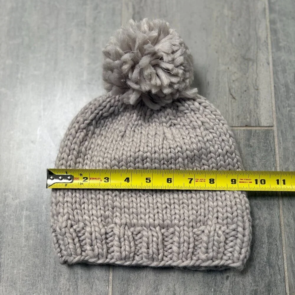 Look Knit Beanie Pom Pom Hat Fleece Lined Gray One Size